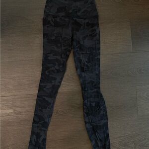 Lululemon Size 2 Black Camouflage Align Leggings